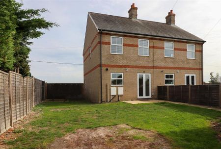 3 bedroom semi-detached house to rent - Photo 5