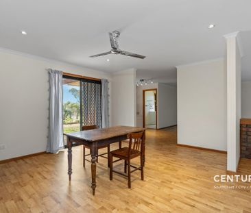 Spacious Family Home in a Prime Coastal Location - Photo 3