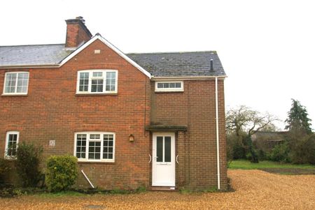 3 bedroom end of terrace house to rent - Photo 2