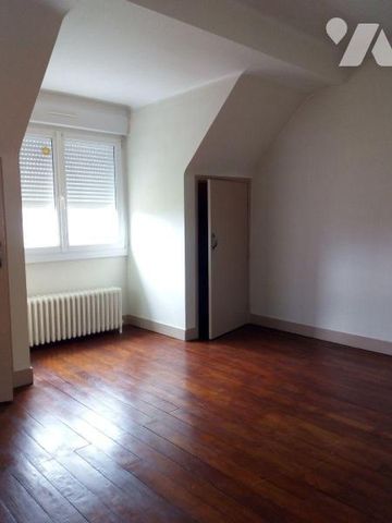 VILLAINES-LA-JUHEL (53), centre ville, maison d'habitation à louer comprenant: - Entrée, salon... - Photo 4