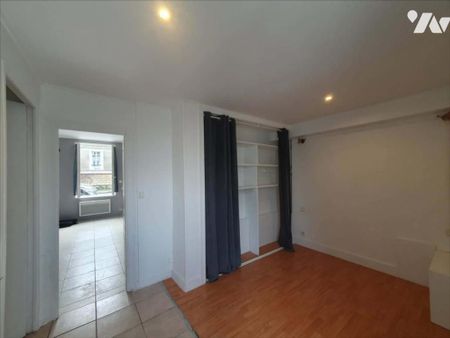 SAINT PIERRE EN AUGE - Location F2 en rdc avec COUR - Photo 3