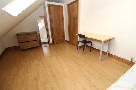 4 bedroom flat to rent - Photo 4