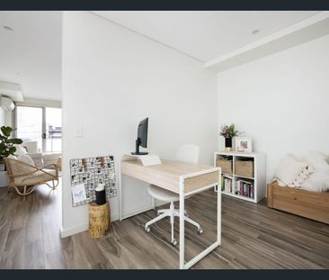 Stylish 1-Bed + Study with parking - Photo 6