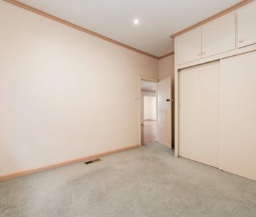 Elegant Family Living in a Prime Blackburn Location - Photo 1