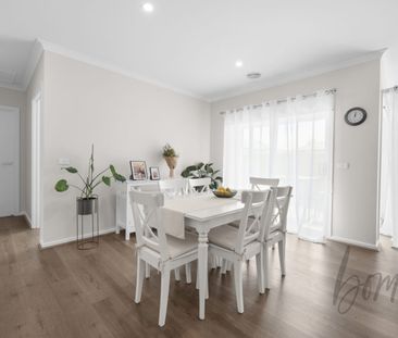 Beautiful Four Bedroom Family Home in Beveridge!! - Photo 3