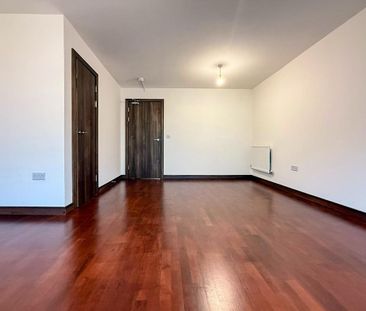 4 bedroom end of terrace house to rent - Photo 1