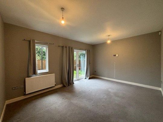 4 bedroom end of terrace house to rent - Photo 1