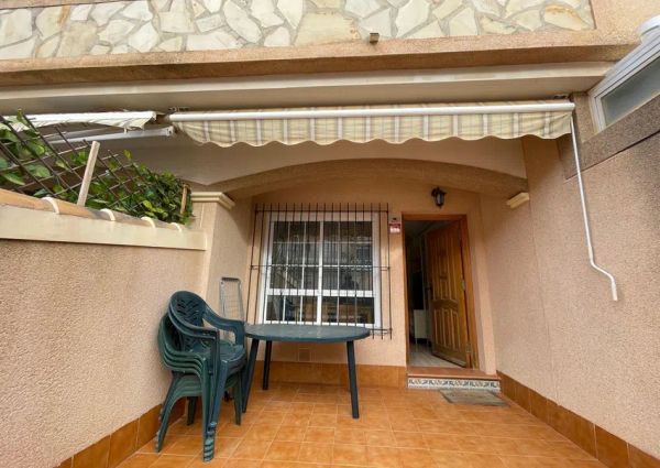 Alquiler de chalet adosado en Calle los Rosales