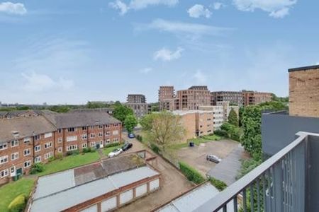 2 Bed Flat, Lyon Road, HA1 - Photo 3