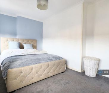 3 bedroom maisonette to rent - Photo 2