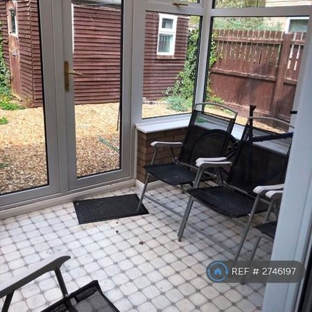 1 bedroom in a house share to rent - Photo 4