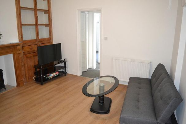 3 bedroom flat to rent - Photo 1