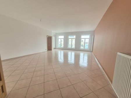 Location Appartement 3 pièces 141m² ST OMER 62500 - Photo 2