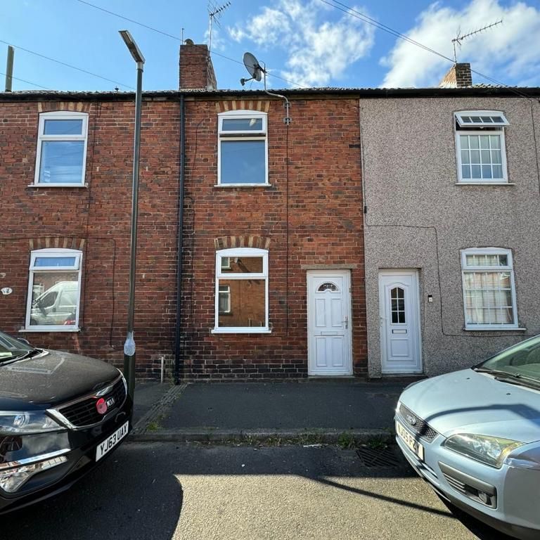 2 bedroom terraced house to rent - Photo 1