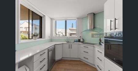 2br fully furnished renovated unit close to town - Photo 3