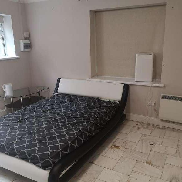 Valley Road, Rickmansworth, WD3 - Photo 1