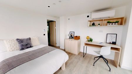 Penthouse Premium Ensuite - Photo 2