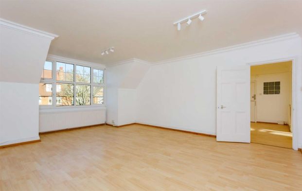 Bracknell Gardens, Hampstead, NW3 - Photo 1