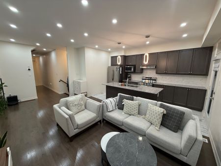 For Lease - 70 FRUITFUL Crescent, Whitby, Ontario - Photo 2