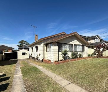 Updated 4 Bedroom Family Home, in a Prime Location! - Photo 1