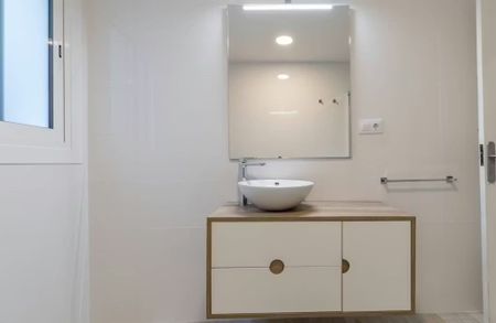 Calle Periodista Azzati, Valencia, Valencian Community 46002 - Photo 2