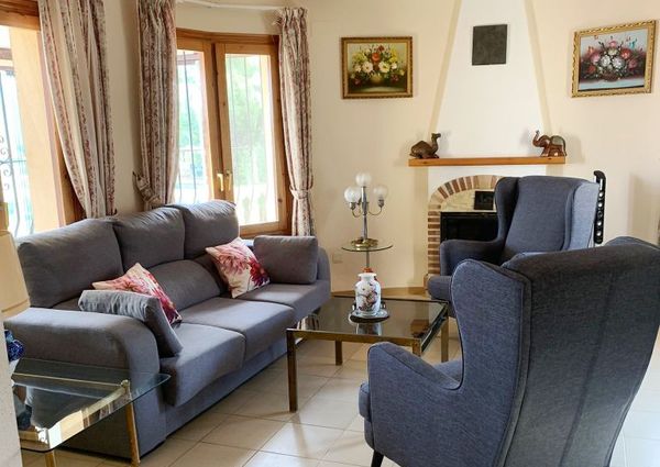 Villa for rent with 3 bedrooms and pool in Calpe for the winter season.