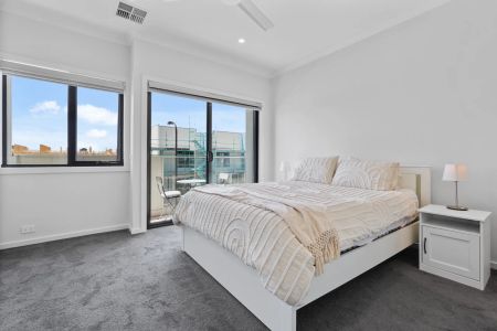 Modern 2 bedroom Townhouse..... - Photo 5