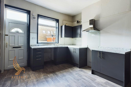 3 bedroom terraced house to rent - Photo 3