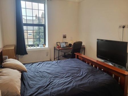 2 bedroom flat to rent - Photo 3
