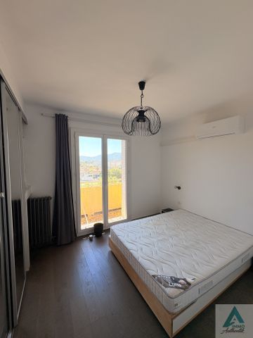 Location Appartement 3 pièces 85m² MARSEILLE 9ème - Photo 2