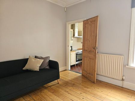 4 bedroom semi-detached house to rent - Photo 3