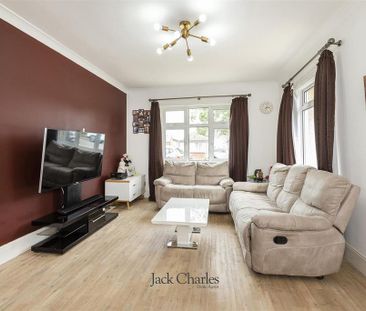 4 bedroom bungalow to rent - Photo 1