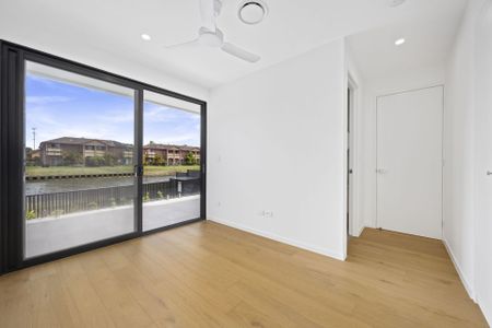 Brand New Luxury Waterfront Villa with Private Lift, City & Water Views – First Villa Available at UNIQ - Photo 5