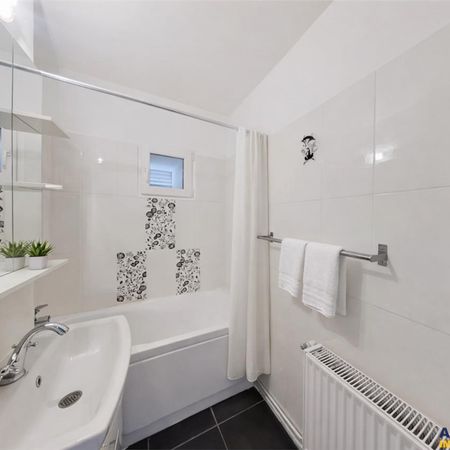 Apartament 3 camere, decomandat, cu 2 bai, etaj 1, Bartolome - Fotografie 4