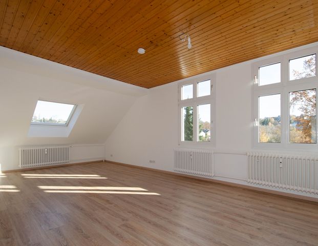 Elegante Dachgeschosswohnung im sanierten Altbau – ruhig und zentral in Wuppertal-Uellendahl-Ost - Foto 1