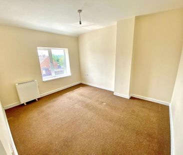 3 bedroom flat to rent - Photo 2