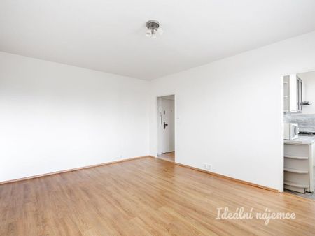Pronájem bytu 1+1 28 m2 - Fotografie 4