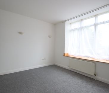 1 Bedroom Ground Floor Flat - Photo 2