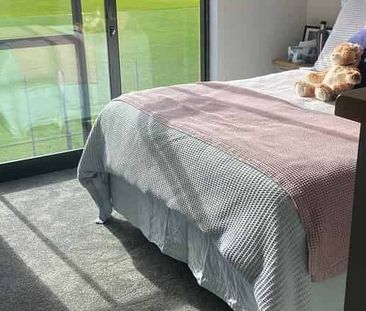 Modern, warm, and pet-friendly townhouse - Photo 1