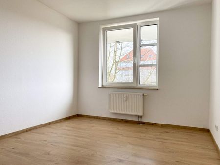 Helle 2-Raumwohnung mit Balkon und Einbauküche in Schloßchemnitz zur Miete! - Foto 2