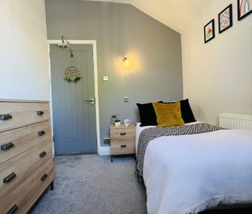 BEDROOM 5 – MEDIUM SINGLE WITH SHARED BATHROOM AND SEPERATE TOILET - Photo 4