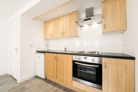 Flat 1, 66 Chapel Lane, Headingley, Leeds - Photo 3