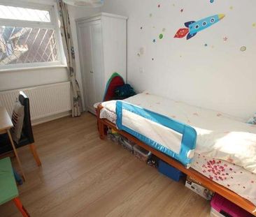 New Haw, Surrey, KT15 - Photo 3