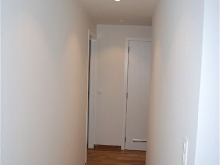 Instapklaar ruim luxe appartement op 1eV (zonder lift) met 2 slk, dakterras 36m² & ondergrondse autostaanplaats - Photo 5