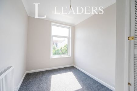 3 bedroom house to rent Trevor Road, PO4 - Photo 2