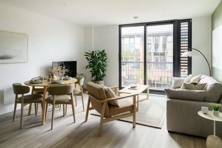 1 bedroom apartment in a new luxury development with free gym, co-working and over an acre of green space. - Photo 2