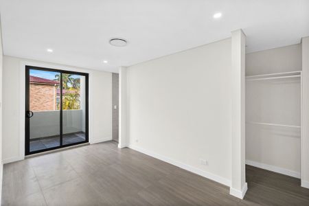 Contemporary Four-Bedroom Duplex in a Prime Menai Location - Photo 3