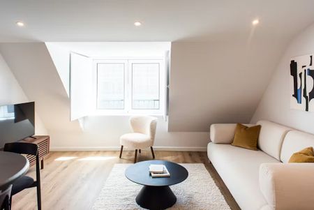 Largo Santa Bárbara, Lisbon, Lisbon 1150-287 - Photo 3