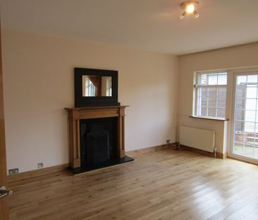 2 Bed Bungalow, Macdonald Road, N11 - Photo 2