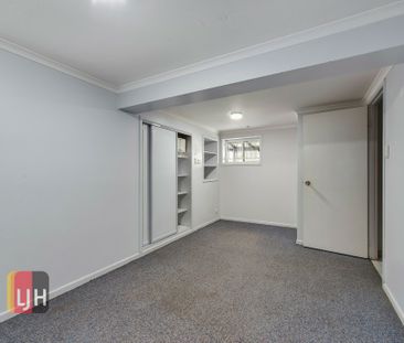 SPACIOUS, AIR CONDITIONED HOME CLOSE TO EVERYTHING - Photo 6